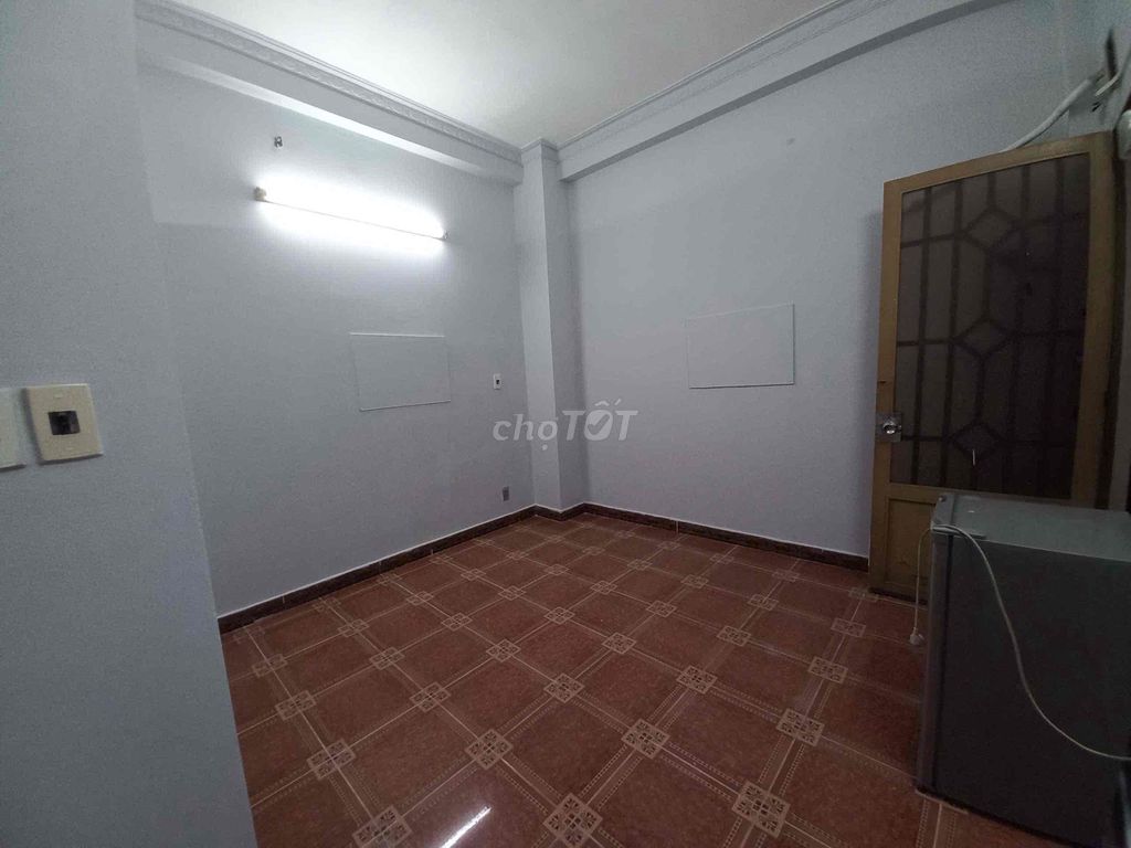 Room 16 m3... Lê Văn Sỹ District 3