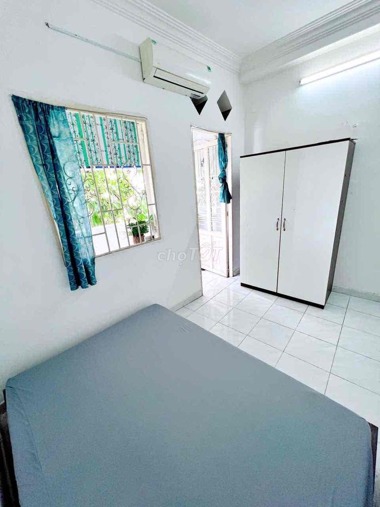 Hire the kitchen staff studio near ufme, kcx New Shun only 3 2