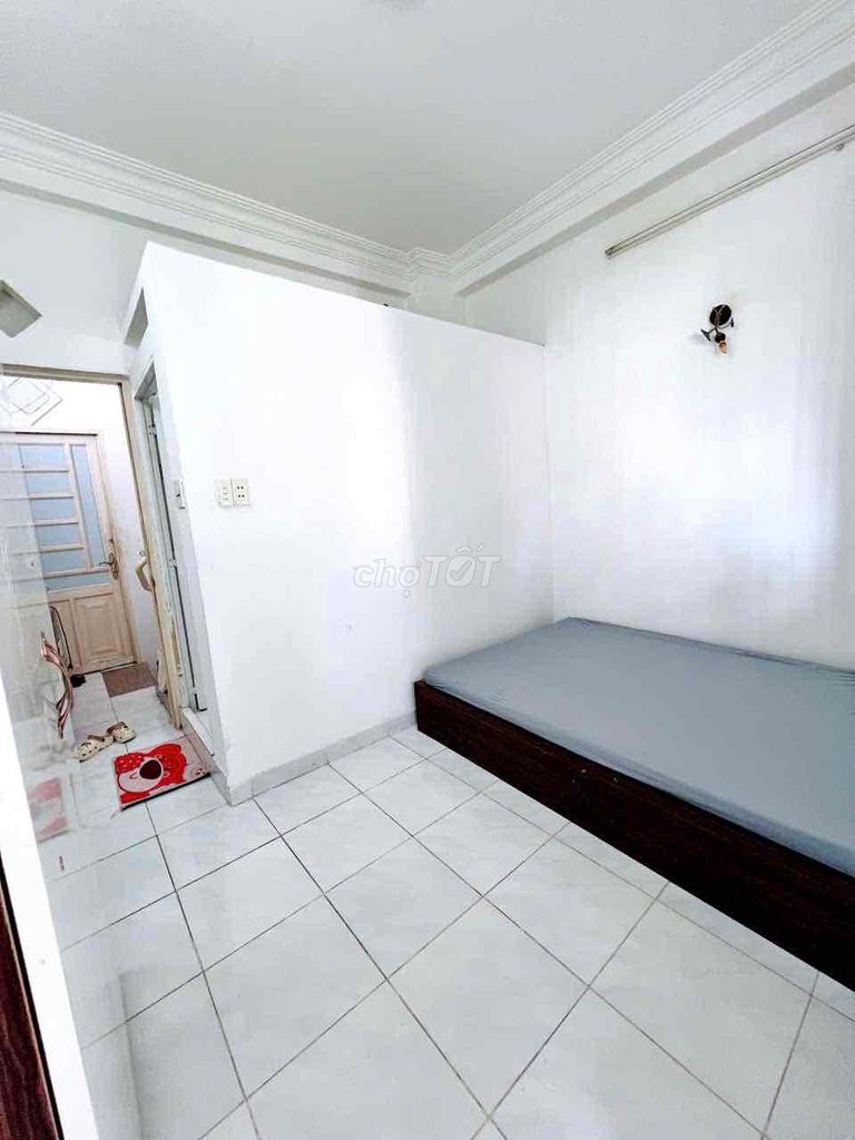 Hire the kitchen staff studio near ufme, kcx New Shun only 3 2