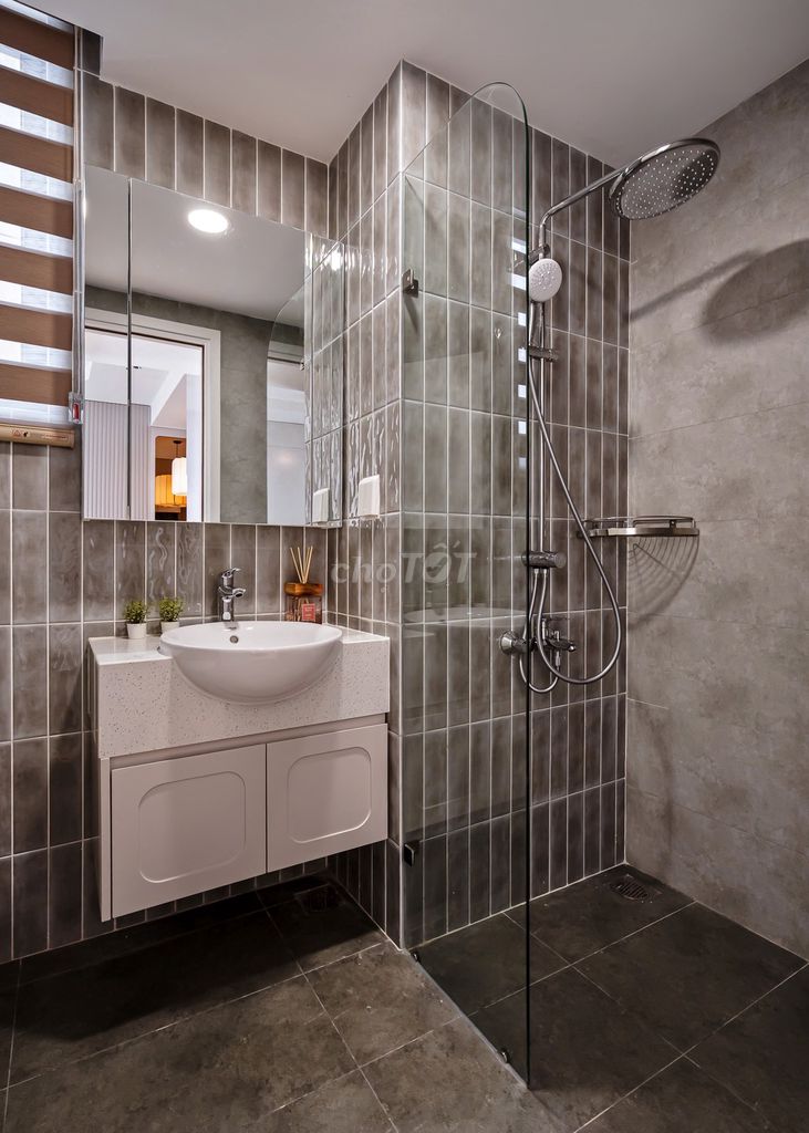 Rent a two-room Victoria Village just 18 million a month.