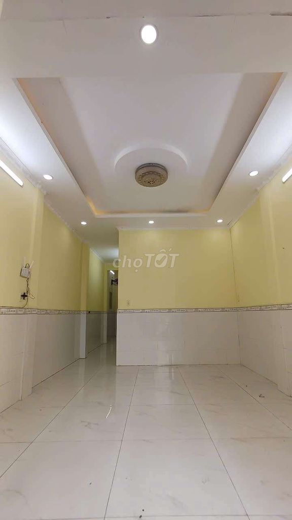 Rent a level 4 suite. A bedroom. A toilet. Carway two.