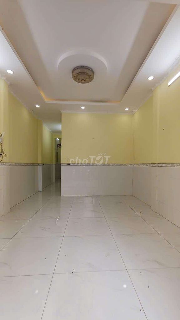 Rent a level 4 suite. A bedroom. A toilet. Carway two.