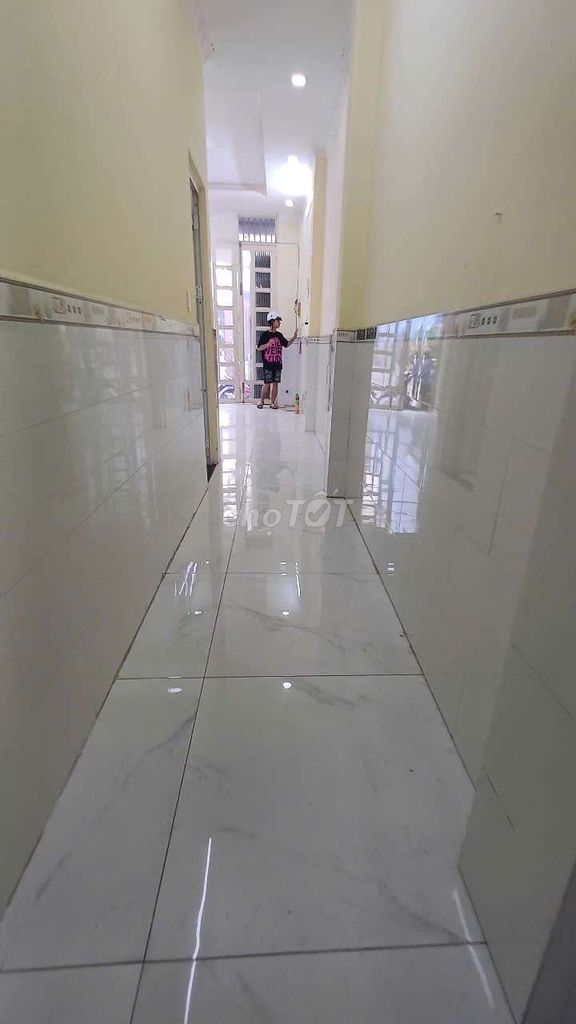 Rent a level 4 suite. A bedroom. A toilet. Carway two.