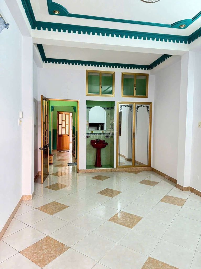 M. 4x20, 365 meters2, 1 .1 .1 .1 .1 x 3 floors, 8 bedroom 5