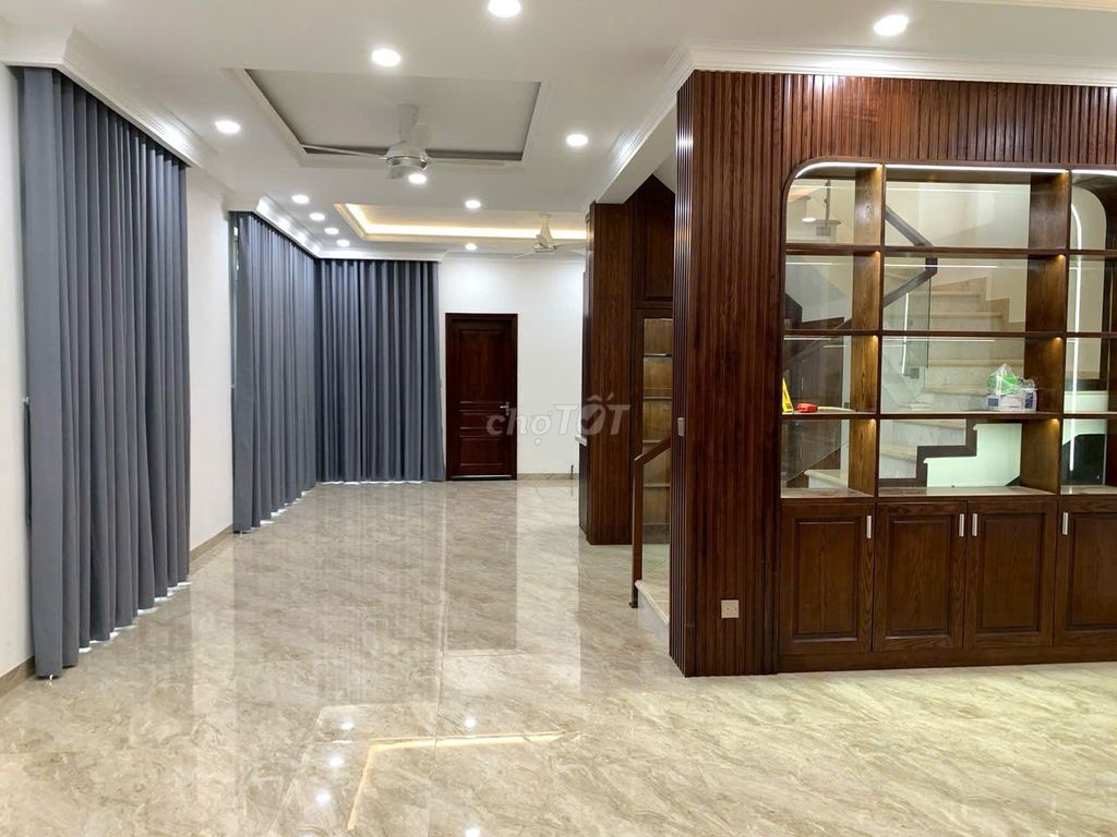 Rent the house for five bedrooms, five toilets at Bưng Ông Thoàn, 2750 million, 200 meters two.