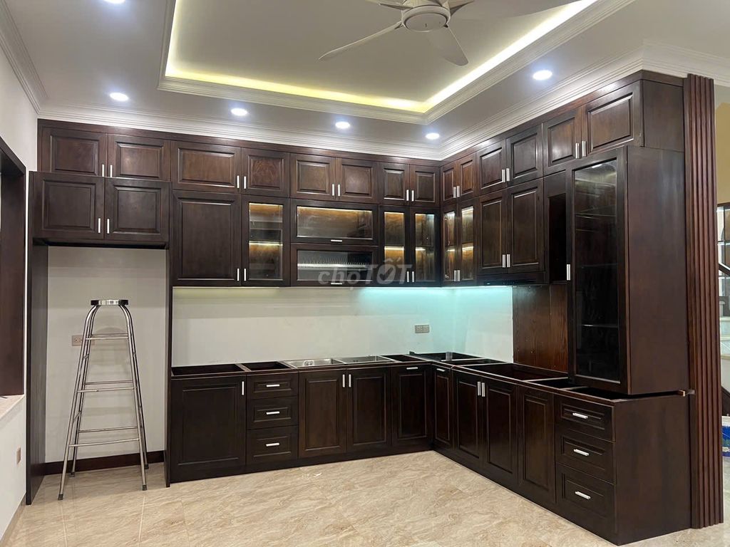 Rent the house for five bedrooms, five toilets at Bưng Ông Thoàn, 2750 million, 200 meters two.