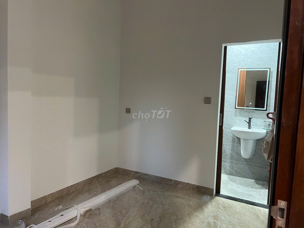 Rent the house for five bedrooms, five toilets at Bưng Ông Thoàn, 2750 million, 200 meters two.