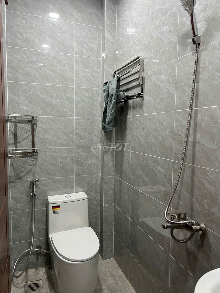 Rent the house for five bedrooms, five toilets at Bưng Ông Thoàn, 2750 million, 200 meters two.