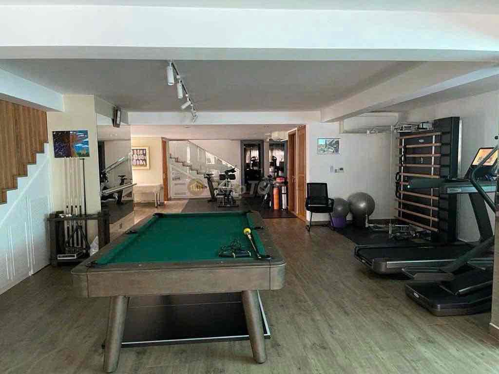 We'll rent a super nice house in District 2 T: 22 x 34 meters: 764,7 m2 rents: 150 t