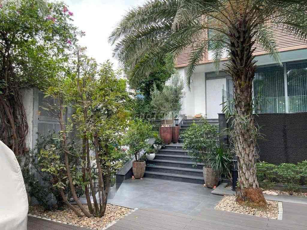 We'll rent a super nice house in District 2 T: 22 x 34 meters: 764,7 m2 rents: 150 t