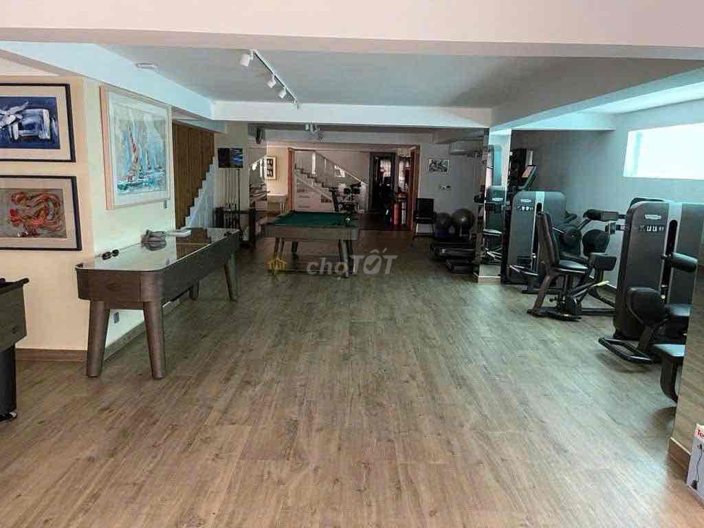We'll rent a super nice house in District 2 T: 22 x 34 meters: 764,7 m2 rents: 150 t