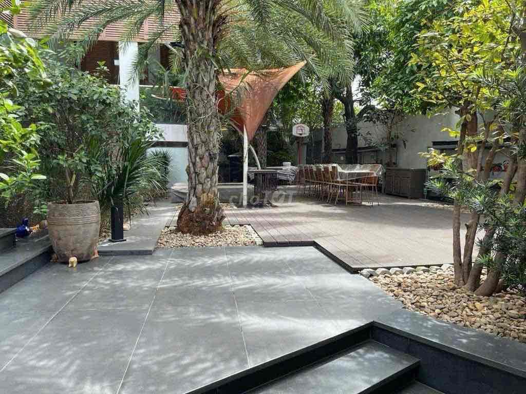 We'll rent a super nice house in District 2 T: 22 x 34 meters: 764,7 m2 rents: 150 t