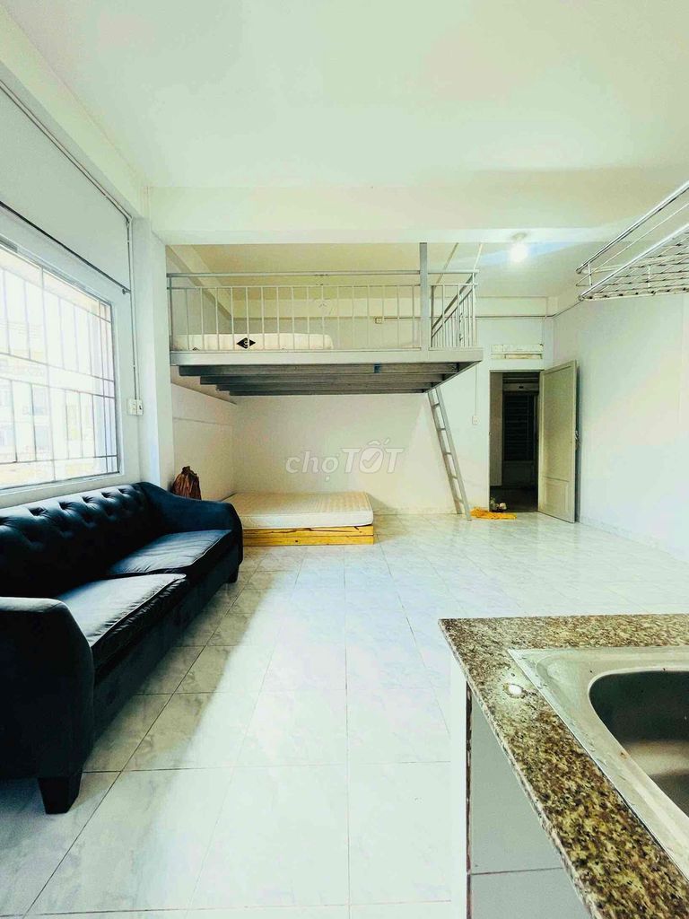 It's the owner who rents room 35 M2 - full interior