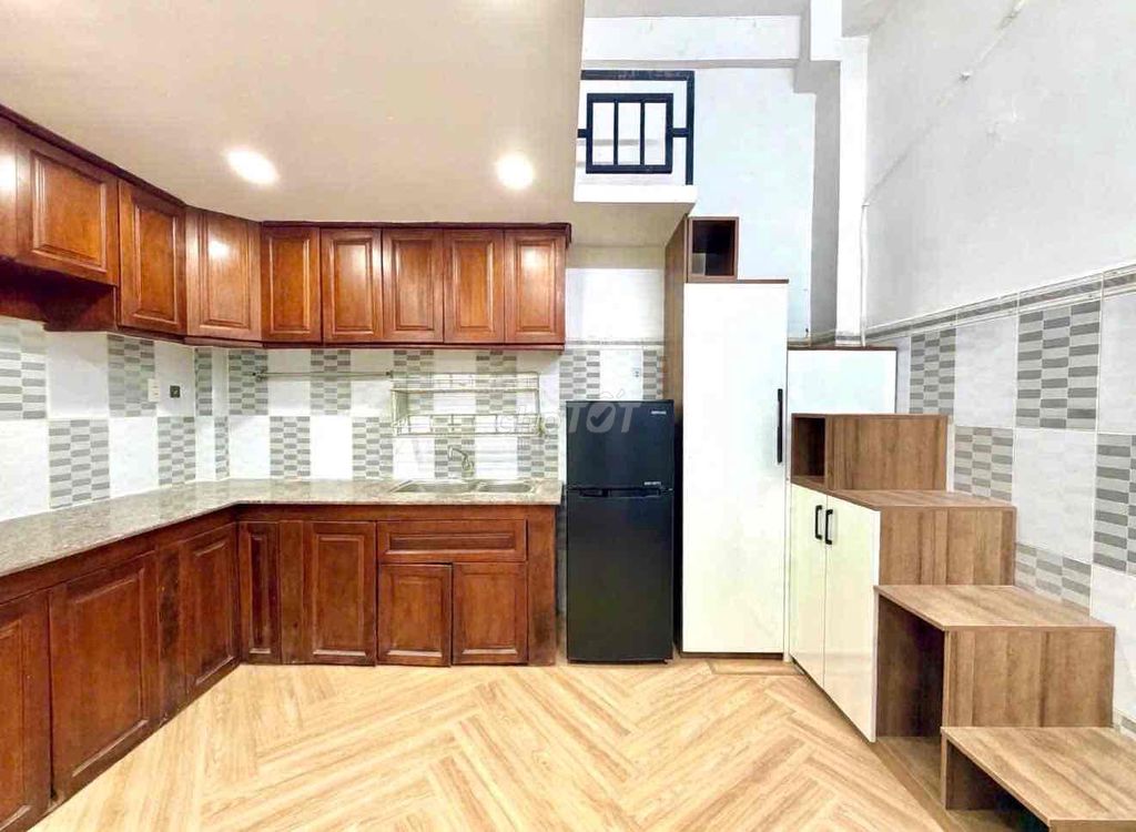 new RSS suite - full interior - balcony window near Republic etown