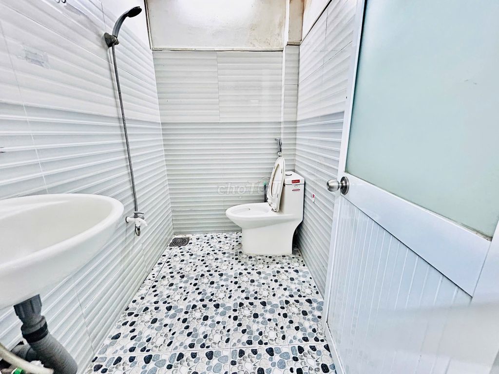 Rent a service apartment. One private bedroom.