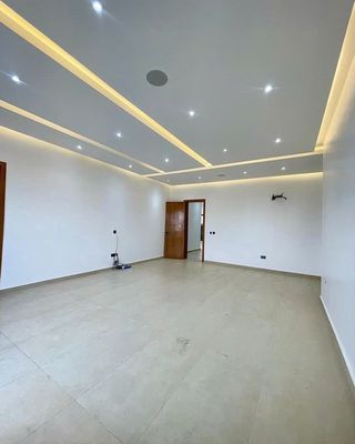 The beautiful four bedrooms. 300 M2 costs 25 million Nguyễn Minh Hoàng lines.