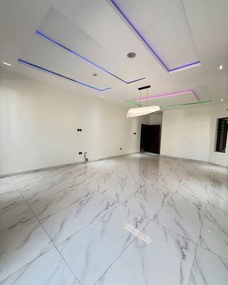 The beautiful four bedrooms. 300 M2 costs 25 million Nguyễn Minh Hoàng lines.
