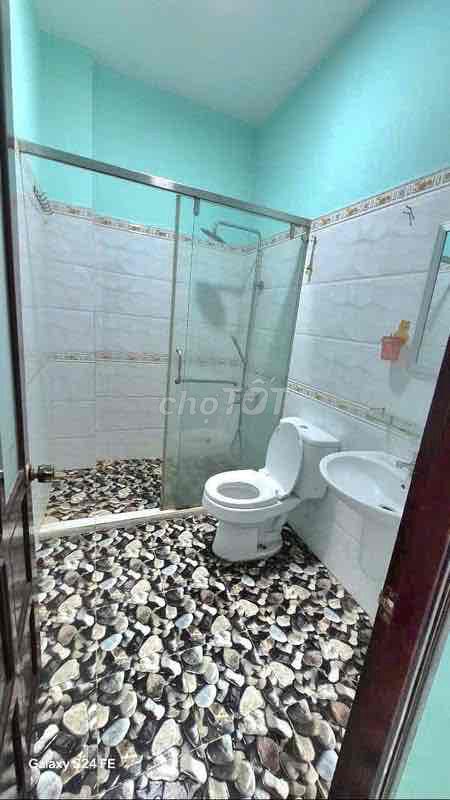 Let's rent out Nguyễn Thượng Hiền.