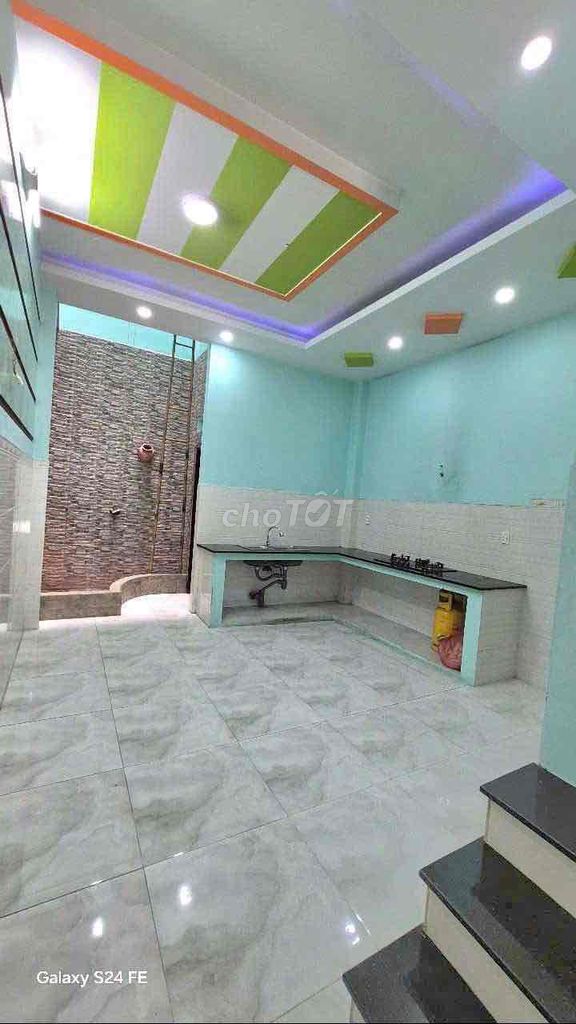 Let's rent out Nguyễn Thượng Hiền.