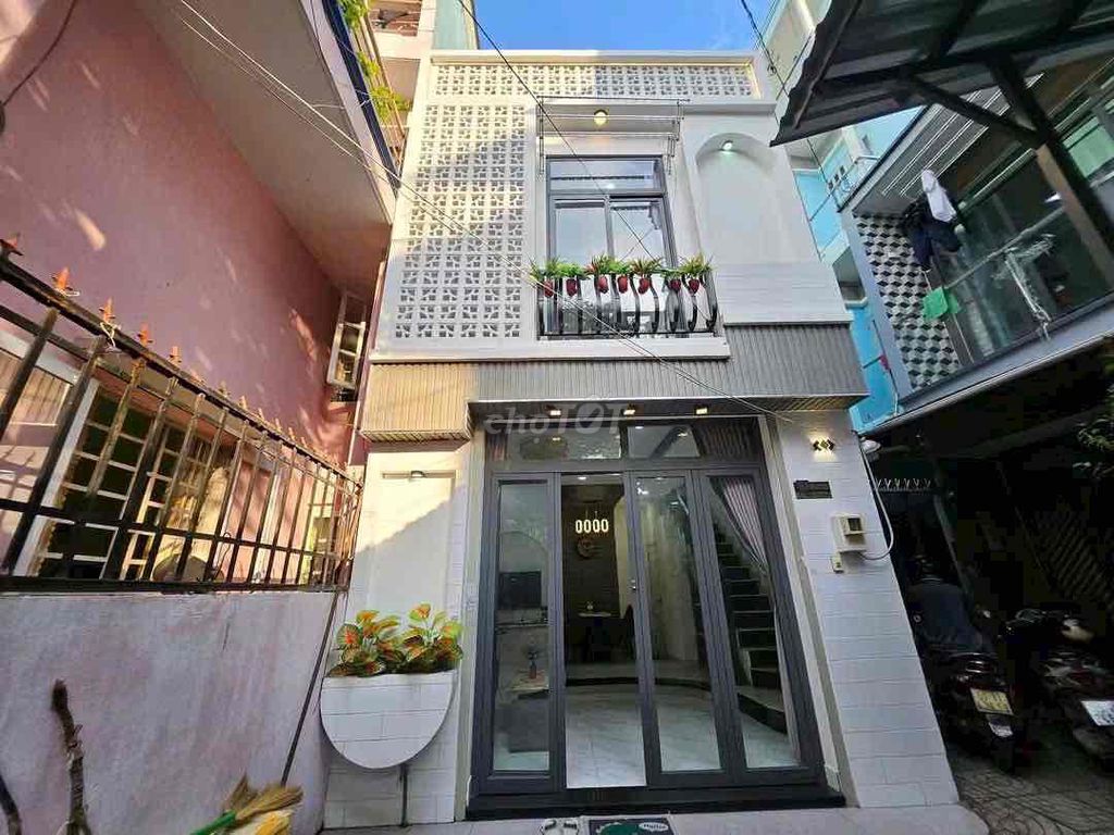 Let's rent out Quang Trung-711. 5 x 8 floor floor with 2 bathrooms.