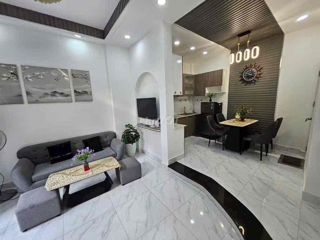 Let's rent out Quang Trung-711. 5 x 8 floor floor with 2 bathrooms.