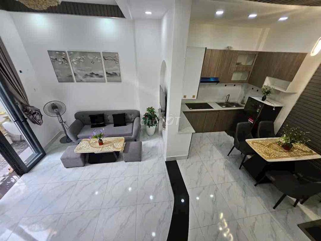 Let's rent out Quang Trung-711. 5 x 8 floor floor with 2 bathrooms.