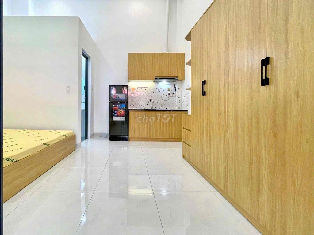 Rent the separate ground house - front yard wide - full interior Stay