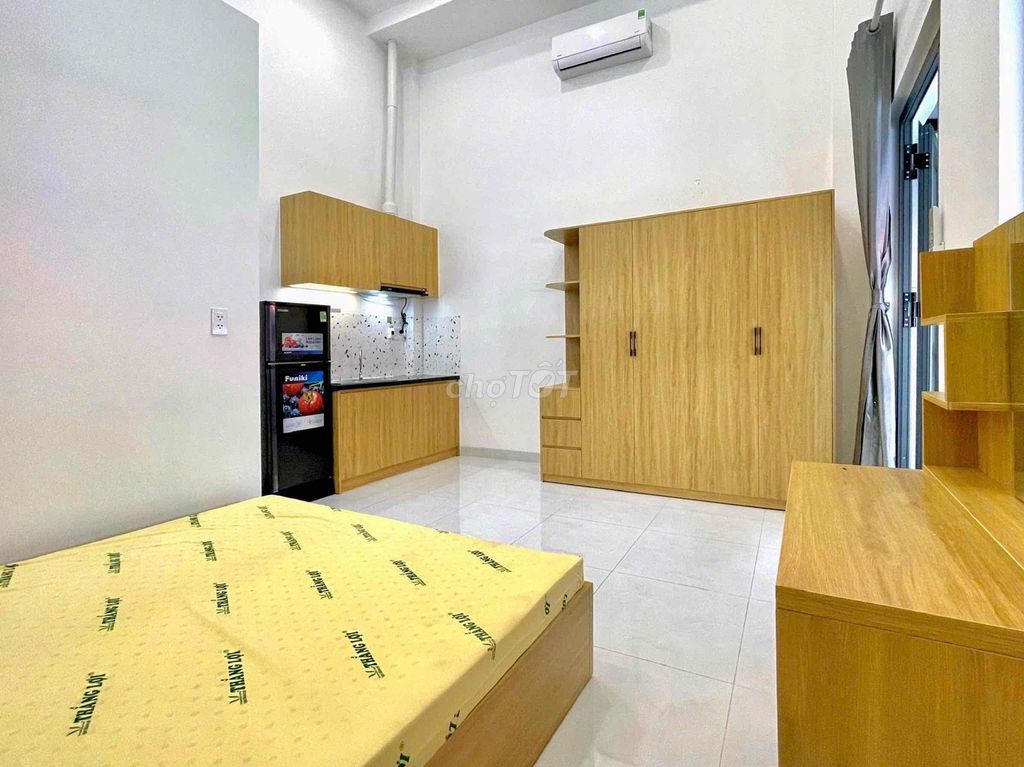 Rent the separate ground house - front yard wide - full interior Stay