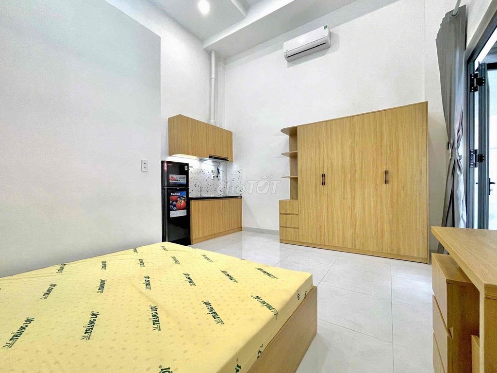 Rent the separate ground house - front yard wide - full interior Stay