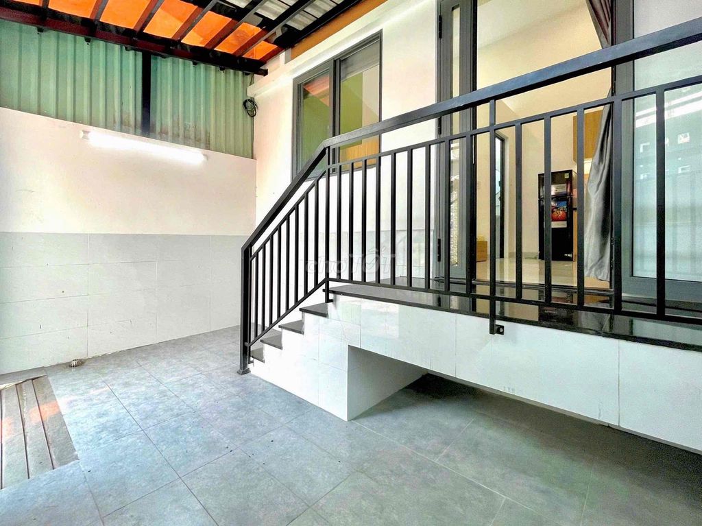 Rent the separate ground house - front yard wide - full interior Stay