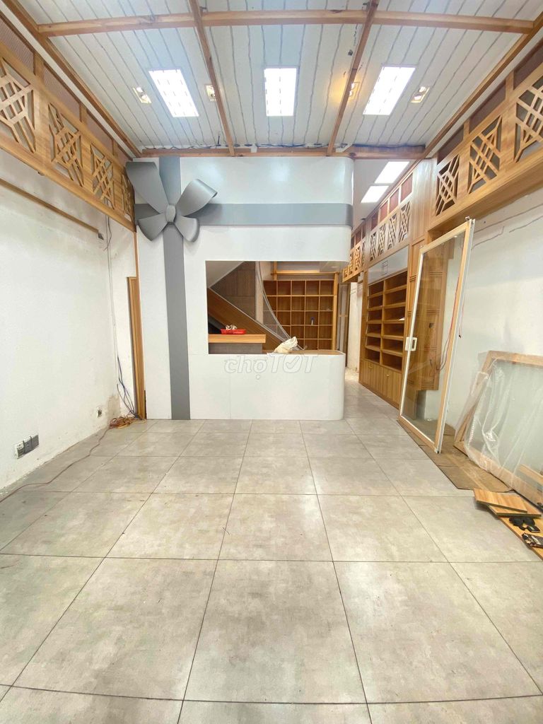 It's the owner who rents cash houses Nguyễn Công Trứ, District 1, which is equal to 4.8 M