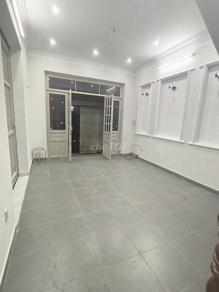 Corner 2 Front Street - Near 4 Thủ Đức.