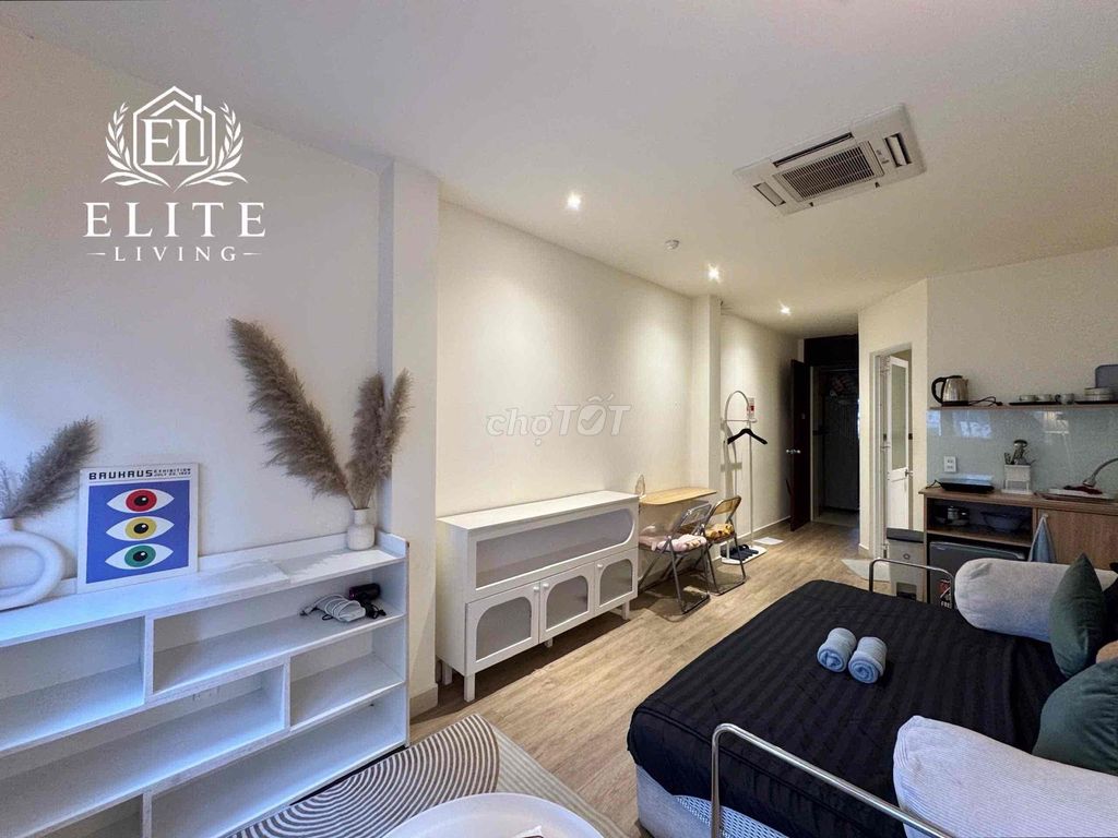 Rent studio - full interior - 40 meters wide - guest priority Right