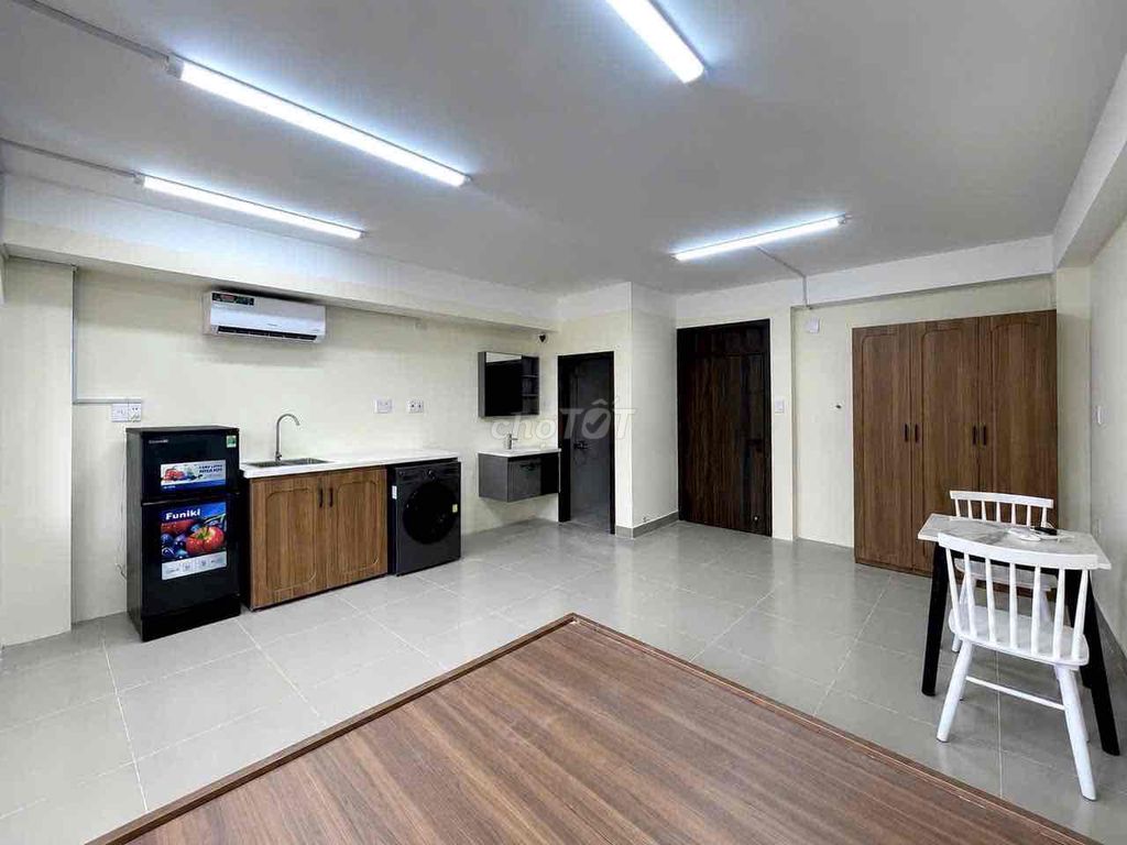 Central lighting, 100% New House Manager, elevator.
