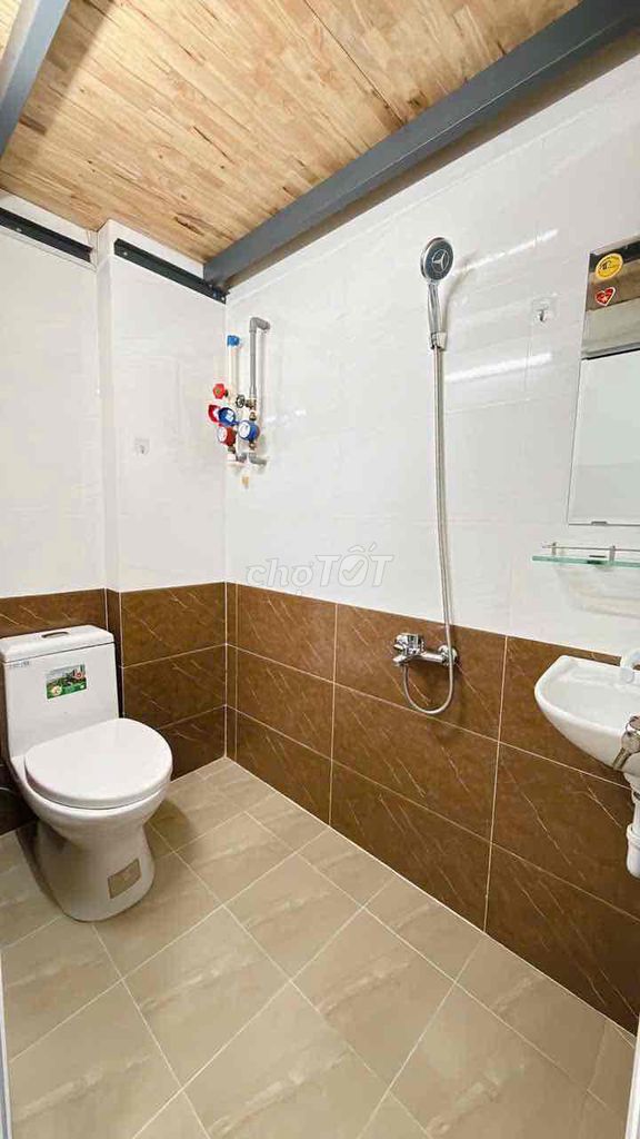 We'll rent the Super-Plainsal Bridge, room with guard...