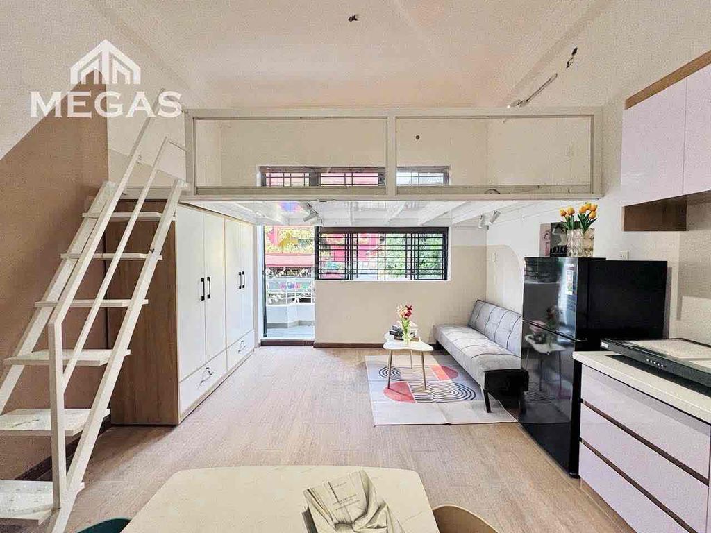 Rent apartment. The balcony's right over the 10th district.