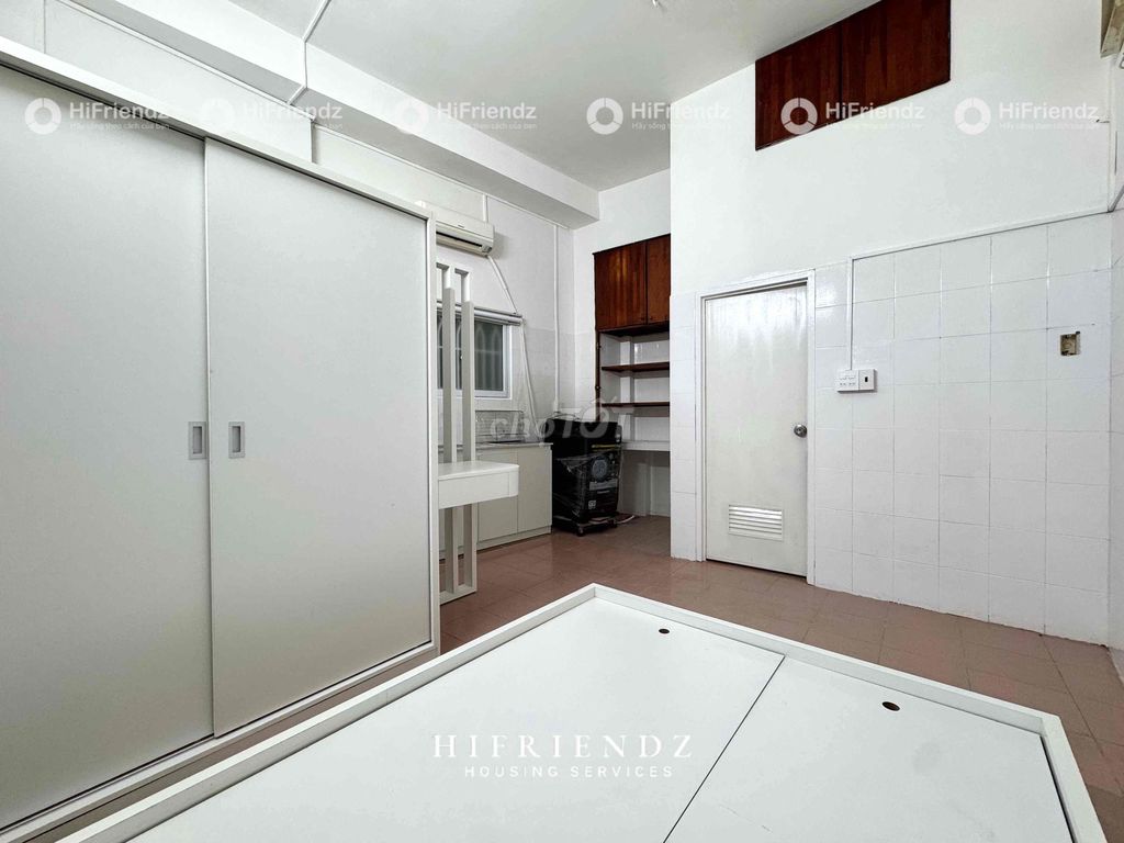 New Service apartment, 100 percent, close to the school, Fell nthat, Ja Stairs, Carves,
