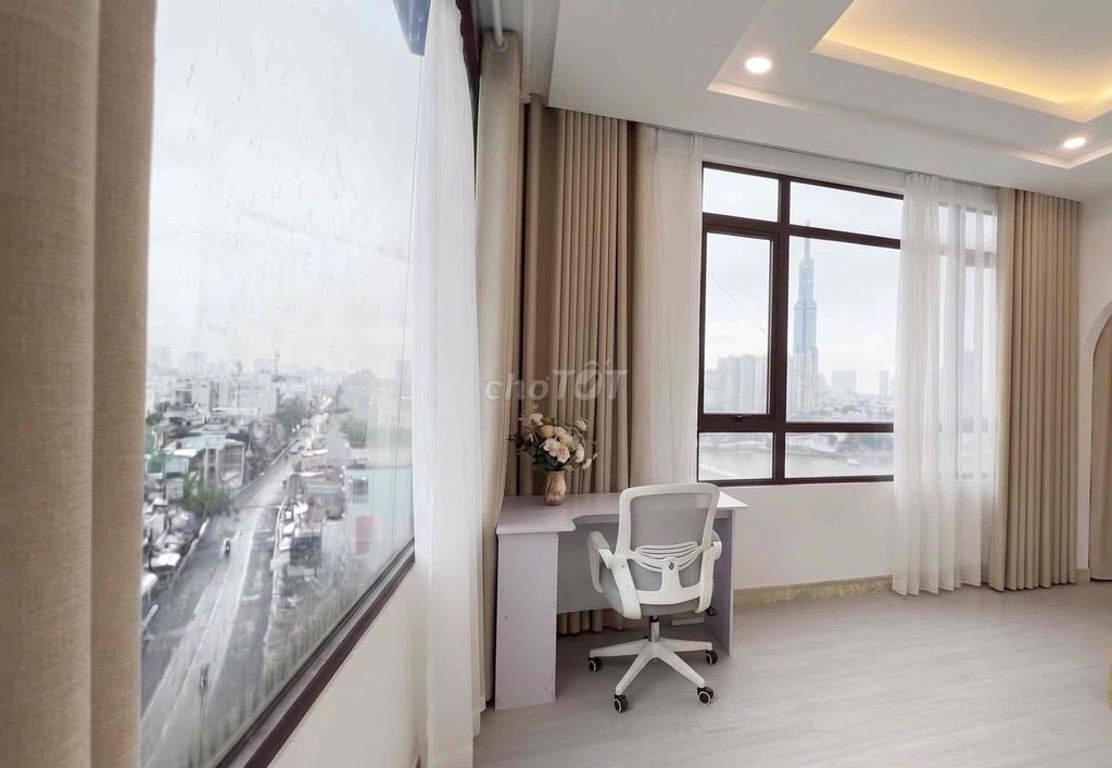 A new-New 100% kitchen room with a private cargo elevator.