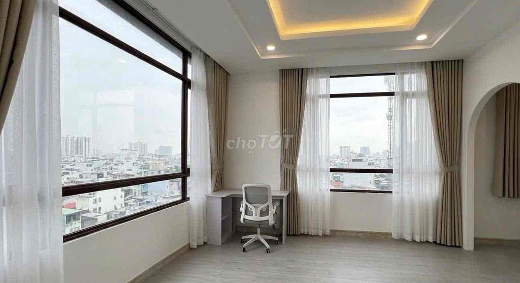 A new-New 100% kitchen room with a private cargo elevator.