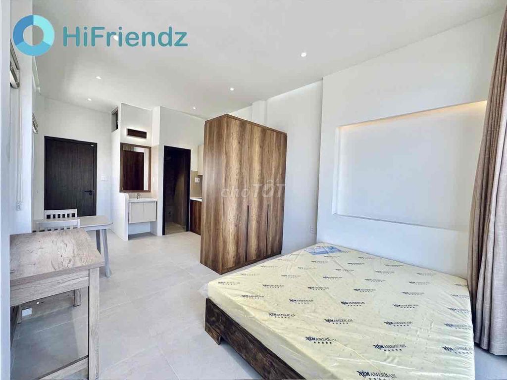 2 Studio Bancol Right on Saigon Bridge, clear, new furniture.
