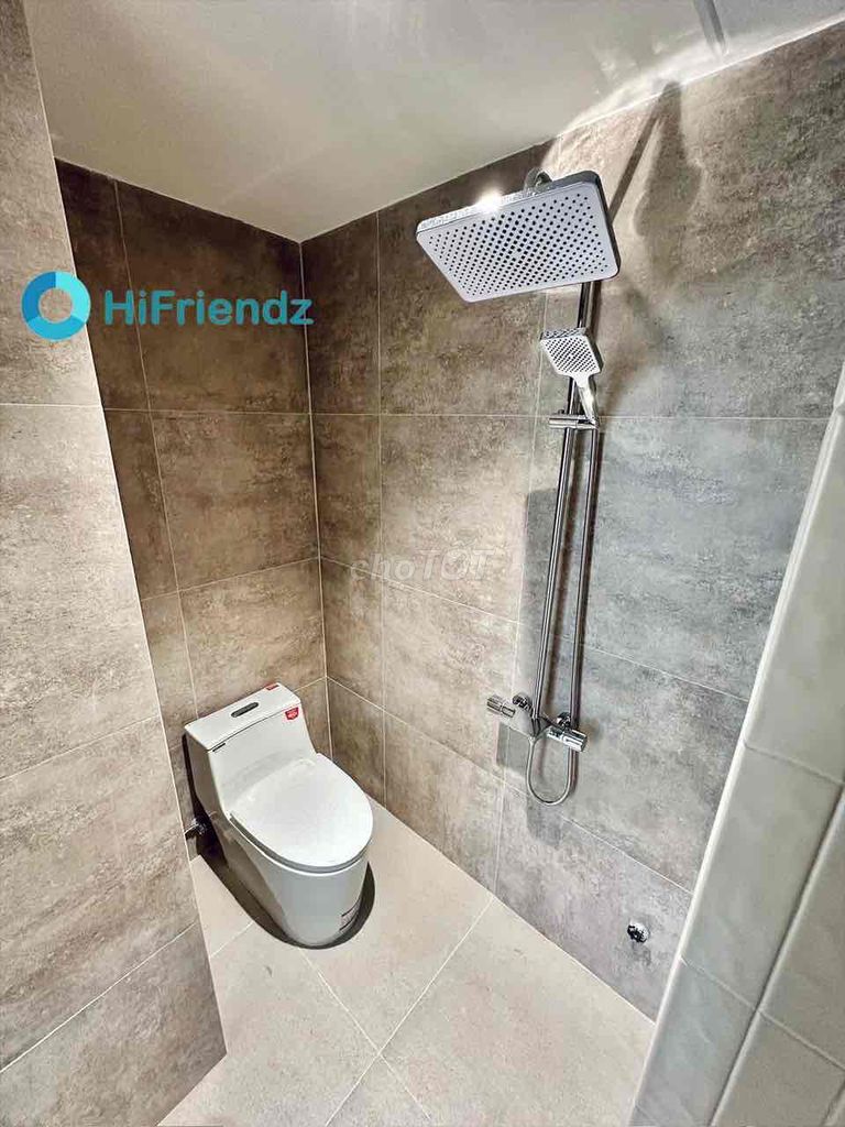 2 Studio Bancol Right on Saigon Bridge, clear, new furniture.