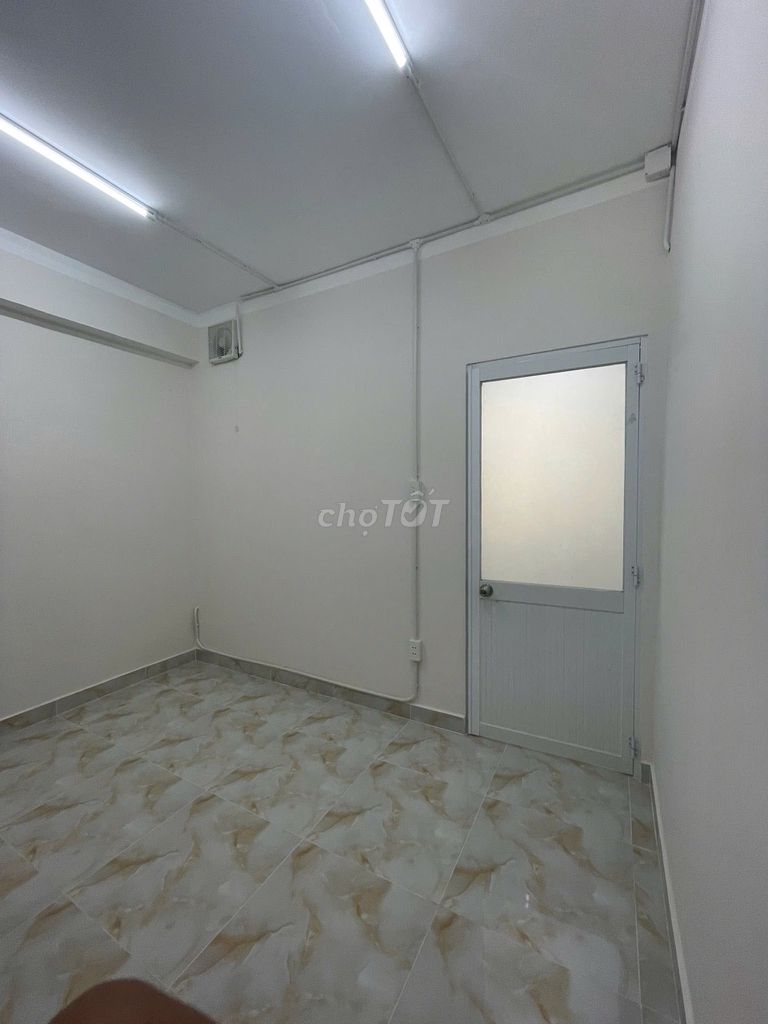 apartment 70 meters down Lê Văn Sỹ, near the French temple