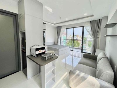 The balcony studio, nearing a vulnerabilities through District 1, peace