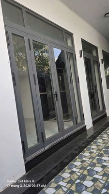Rent a three-story three-story five-room room. Five toilets. One kitchen.
