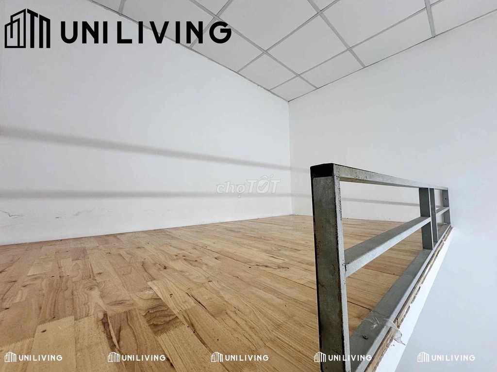 Unth School on foot in a guard room