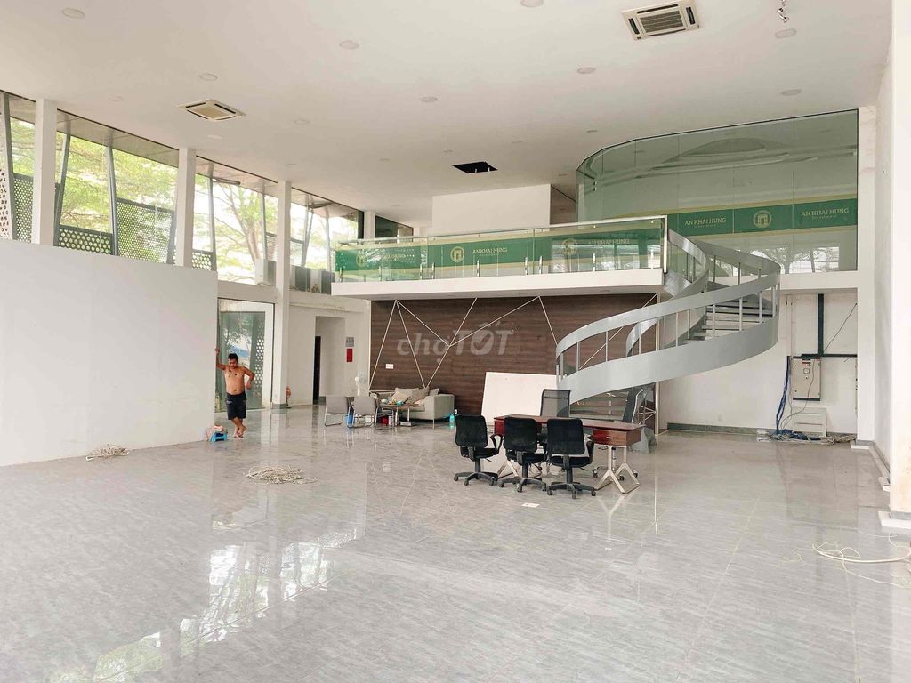 Showroom 2 front Đỗ Xuân Hợp - face the main gate global City