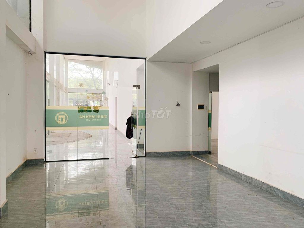 Showroom 2 front Đỗ Xuân Hợp - face the main gate global City