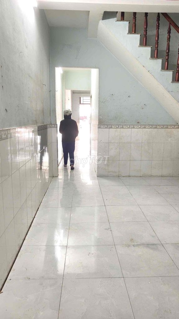 Rent a cash house with 26 known embolics near the clean market.
