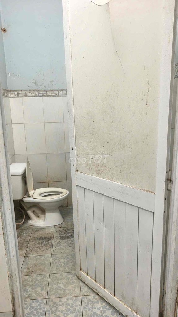 Rent a cash house with 26 known embolics near the clean market.