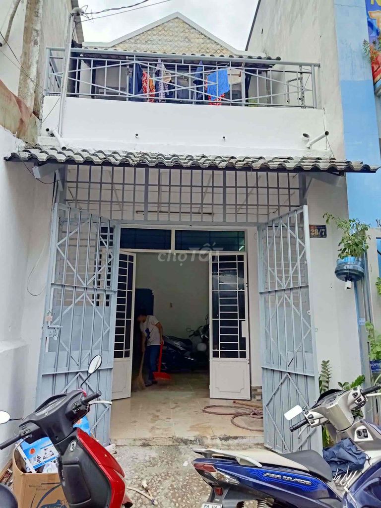 Rent a house, $3,500 a month near the school market.